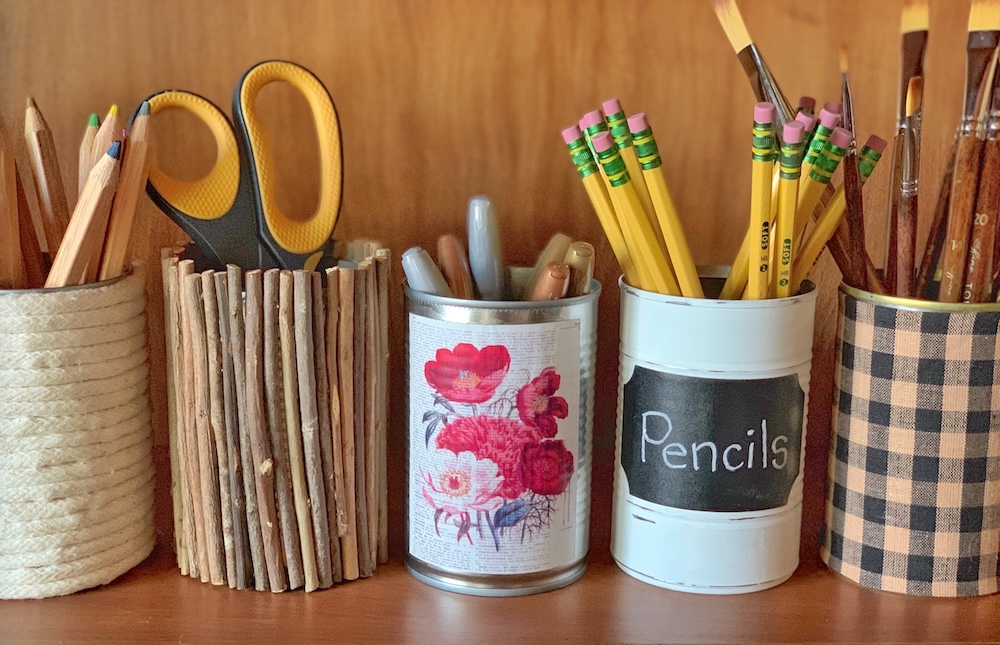 Tin can projects and crafts! These easy ways to recycle tin cans are perfect for making beautiful organizing containers for your office or craft room.