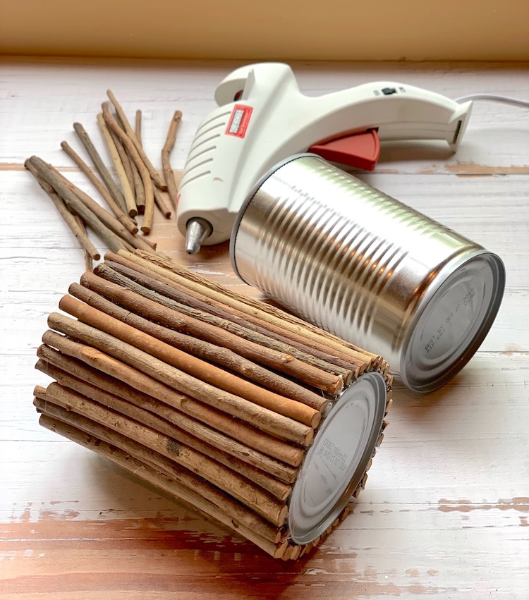Simple and beautiful tin can projects to try! Here is an easy and budget friendly way to recycle something you would normally throw in the trash. 